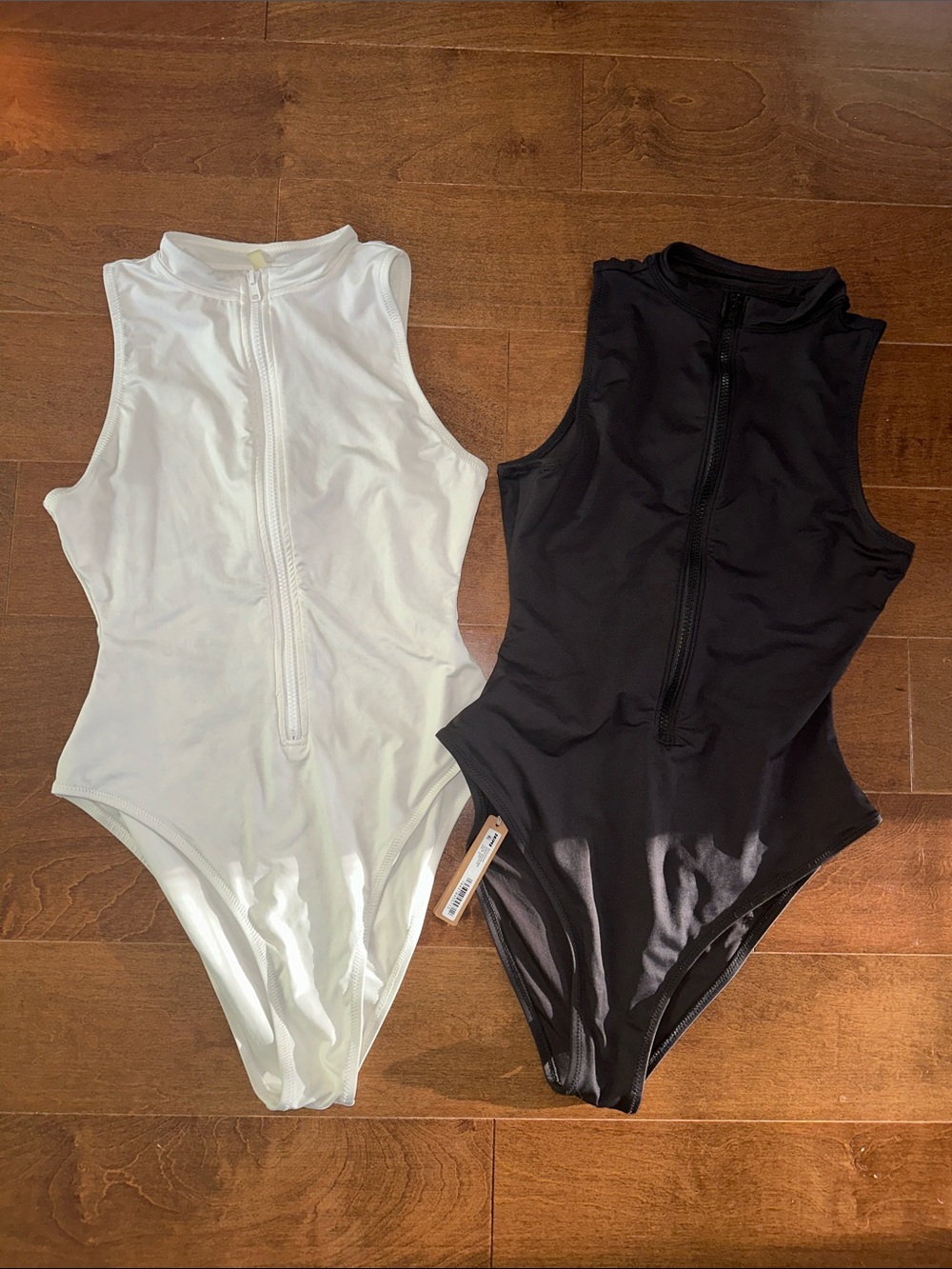 SKIMS SIGNATURE SWIM ZIP FRONT ONE PIECE MARBLE + ONYX BUNDLE MEDIUM